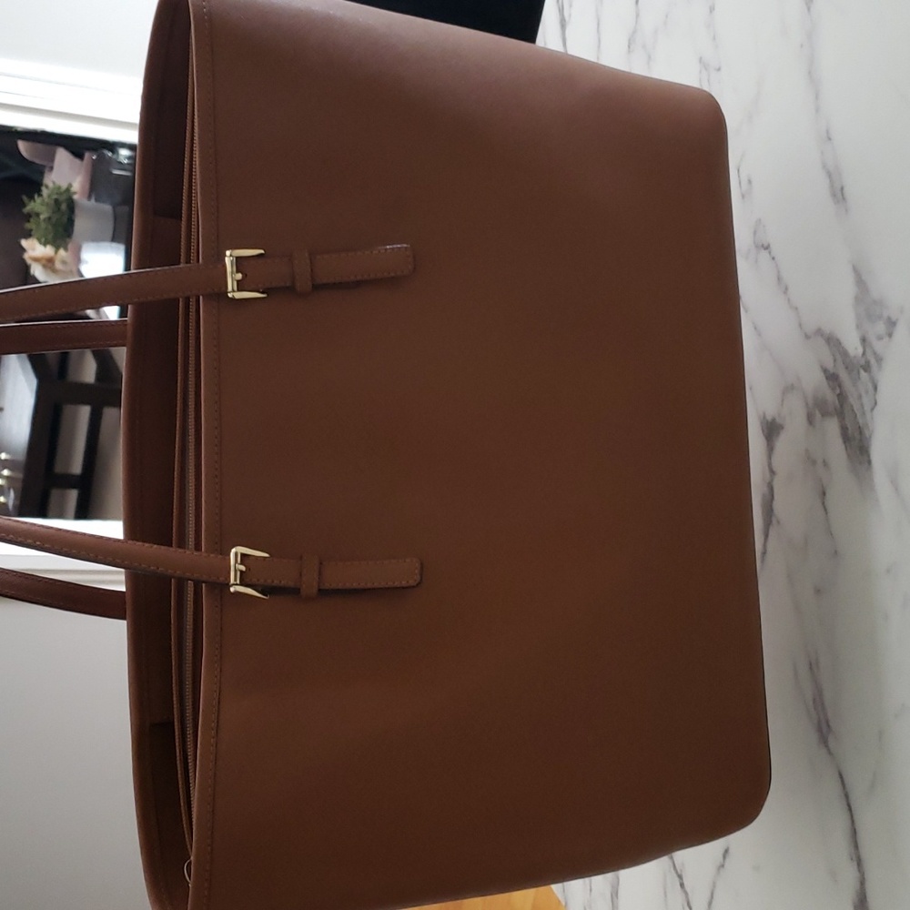 MK Purse 👛 - Picture 4 of 5
